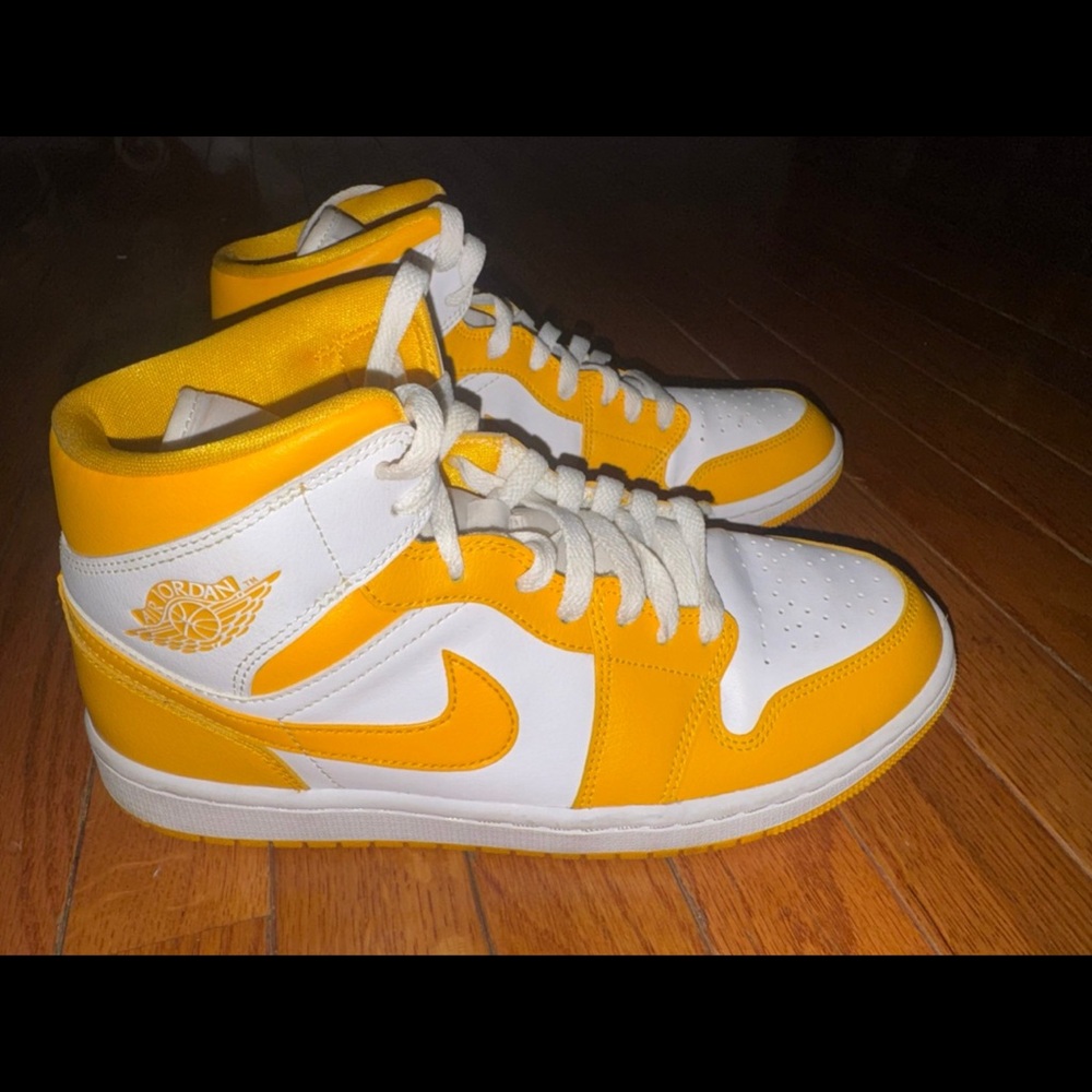Nike Air Jordan White and Yellow High-Tops
